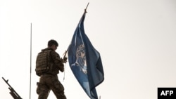 Un soldat britannique de la Mission multidimensionnelle intégrée des Nations Unies pour la stabilisation au Mali (MINUSMA), à Ménaka, au Mali, le 28 octobre 2021.