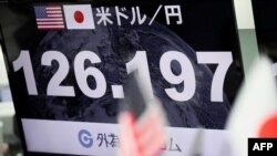 An electronic quotation board displays the yen's rate against the US dollar at a foreign exchange brokerage in Tokyo on April 13, 2022.