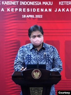 Menko Perekonomiqn Airlangga Hartarto mengklaim kondisi pandemi COVID-19 di tanah air terus membaik. (Biro Setpres RI)
