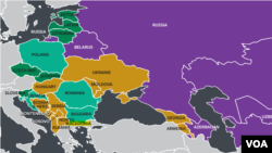 Во годинешниов извештај „Нации во транзиција“, државата е рангирана како хибриден режим, со оценка за демократски прогрес од 3,82, на скала од еден до седум
