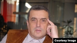 Profesor Srđan Vukadinović se brani tvrdnjom da nijedna studentica nema nikakve dokaze da ju je on seksualno uznemiravao. (Foto: srdjanvukadinovic.com)