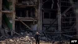 Pabrik Vizar, industri militer Ukraina di Kyiv, hancur oleh serangan rudal jarak jauh Rusia, Jumat (15/4). 