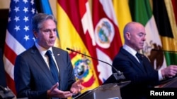 美国国务卿布林肯和国土安全部部长马约卡斯在巴拿马城出席记者会（2022年4月20日）