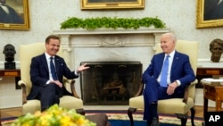 조 바이든(오른쪽) 미국 대통령과 울프 크리스테르손 스웨덴 총리가 5일 백악관 오벌오피스(대통령 집무실)에서 회담하고 있다.