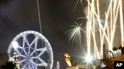 菲律宾马尼拉放烟花迎新年（2014年1月1日）