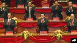 Vietnam's Communist Party leaders applaud upon their arrival at the opening ceremony of the 11th National Party Congress, Hanoi, Vietnam, Jan 12, 2011.