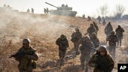 سربازان اوکراینی در یک رزمایش