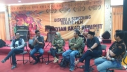 Sejumlah pegiat HAM dan kemanusiaan melakukan diskusi dan mengulas trailer film Nyanyian Akar Rumput untuk mengingatkan pemerintah menyelesaikan kasus-kasus penghilangan paksa dan orang hilang