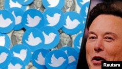 Elon Musk, logo Twitter, dan uang kertas dolar AS terlihat dalam sebuah ilustrasi, 10 Agustus 2022. (REUTERS/Dado Ruvic)