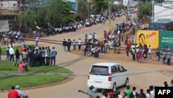 Rassemblement le 12 mai 2015 à Beni, Nord-Kivu, pour dénoncer une nouvelle attaque attribuée aux rebelles ougandais. (AFP photos)