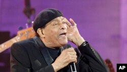 Al Jarreau akitumbuiza siku ya Jazz Ufaransa