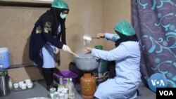 Ibu rumah tangga Afghanistan yang banyak beralih menjadi pengusaha. (Foto: VOA)