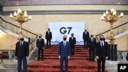 주요 7개국 외교장관들이 4일 영국 런던에서 열린 회의에서 기념촬영을 했다.