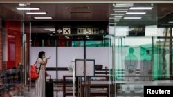 Suasana di bandara internasional Tribhuvan di Kathmandu, Nepal, di tengah pandemi COVID-19, 2 September 2020. (REUTERS/Navesh Chitrakar)