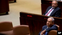 以色列总理内塔尼亚胡(前排)