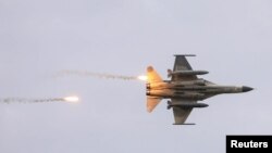 16일 타이완이 중국의 무력 침공에 대비해 실시한 '한광훈련'에 타이완산 '칭쿠오' 전투기가 출격했다.