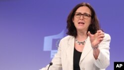 Komisaris Urusan Dalam Negeri Eropa Cecilia Malmstrom di markas Uni Eropa di Brussels, Belgia.