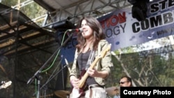 Meister belting out the blues at a recent live performance in South Africa (Courtesy Natasha Meister)