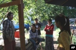 Farm program manager David Beller talks to refugee farmers Pabi Tiwari, Guman Bharati, Jumuna Bharati and Pabitra Tiwari.