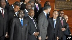 At the African Union summit, leaders include, front row from left, Zimbabwe's Robert Mugabe, Somalia's Hassan Sheikh Mohamud, the United Nations' Ban ki-Moon and Ethiopia's Hailemariam Desalegn, in Addis Ababa, Ethiopia, Jan. 30, 2015.