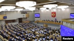 블라디미르 푸틴 러시아 대통령이 오는 2024년 이후에도 대선에 나설 수 있도록 허용하는 개헌안이 11일 하원에서 통과됐다.