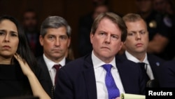 Penasihat Gedung Putih Donald McGahn di Gedung Kantor Senat Dirksen di Gedung Capitol, Washington, D.C., 27 September 2018. (Foto: dok).