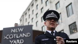 助理警察总监罗利在伦敦警察厅外向媒体讲话 (2017年3月23日)