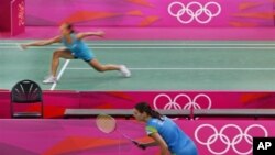 Para atlet bulutangkis berlatih untuk persiapan pertandingan dalam olimpiade