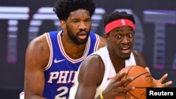 Les Sixers de Joël Embiid (27,7 points de moyenne) mènent trois à zéro face aux Raptors de Pascal Siakam (18,7).