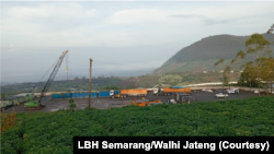 Aktivitas pengeboran di PLTP Dieng II yang ditolak warga setempat. (Foto: LBH Semarang/Walhi Jateng)