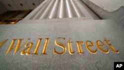 Pasar-pasar saham dunia naik hari Senin, 1 Februari 2021, setelah pembuat AstraZeneca, setuju menambah pasokan vaksin COCID-19 ke Eropa. (Foto: ilustrasi).