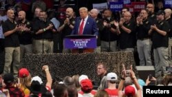 Republikanski predsednički kandidat Donald Tramp na predizbornom skupu u Preskot dolini, Arizona, 13. oktobra 2024 