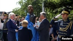 Otkrivanje statue Medlin Olbrajt u Prištini, 12. juna 2019.