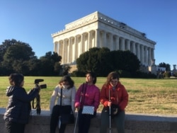Ucu Agustin (kiri) saat syuting film "Sejauh Kumelangkah" di Washington, D.C. (dok: Ucu Agustin)