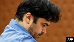 រូបឯកសារ៖ លោក Ruhollah Zam បានដំណើរការគណនីបណ្តាញសង្គមដែលមានប្រជាប្រិយភាពក្នុងអំឡុងពេលតវ៉ានៅអ៊ីរ៉ង់ក្នុងឆ្នាំ ២០១៧។ (AFP)