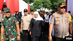 Forkompimda Provinsi Jawa Timur saat persiapan pasukan pengamanan Pemilu beberapa waktu lalu di Surabaya (foto Petrus Riski-VOA).