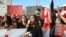 Les Tunisiens dans la rue pour manifestater contre le président Kais Saied avant les prochaines élections présidentielles, 13 septembre 2024. AP / Anis Mili