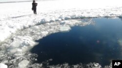 A circular hole in the ice of Chebarkul Lake where a meteor reportedly struck the lake near Chelyabinsk, about 1500 kilometers (930 miles) east of Moscow, February 15, 2013