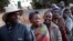 FILE: Abanye abantu abavota ngoNtulikazi eZimbabwe ngomnyaka ka2018.