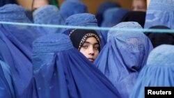 Ayollar efirda ko'rinmasin, deydi Tolibon. Minglab xotin-qizlar ishsiz, imkoniyatsiz.