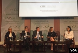 7일 전략국제문제연구소(CSIS)에서 열린 세미나에서 참석자들이 토론하고 있다. 사진 왼쪽부터 카트린 카츠 CSIS 연구원, 조셉 윤 전 국무부 대북정책 특별대표, 로버트 킹 전 국무부 북한인권특사, 브리짓 코긴스 CSIS 연구원, 강인선 조선일보 워싱턴지국장.