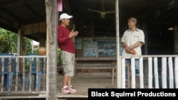 Chaiwat Parakoon, left, and Sudta Insamran, fishers from the Love Mekong group in Nong Khai province. (Photo courtesy Black Squirrel Productions)