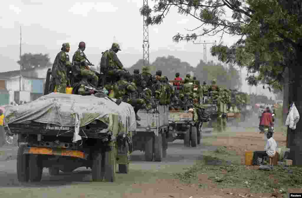 Government army FARDC soldiers arrive in Goma, DRC, December 3, 2012. 