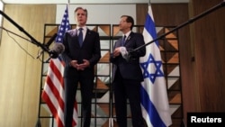 รัฐมนตรีว่าการกระทรวงการต่างประเทศสหรัฐฯ แอนโทนี บลิงเคน แถลงข่าวที่กรุงเทลอาวีฟ ร่วมกับประธานาธิบดีอิสราเอล ไอแซค เฮอร์ซอก เมื่อวันที่ 19 สิงหาคม 2024