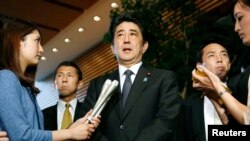 지난 5월 28일 아베 신조 일본 총리가 도쿄에서 기자회견을 열고 북-일 장관급 회담 결과를 발표하고 있다. (자료사진)