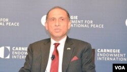 مقامات افغانستان سفیر پاکستان در واشنگتن را شخص "نا آگاه و بی خبر" خطاب کرده اند