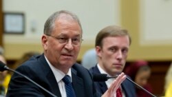 데이비드 올브라이트(왼쪽) 과학국제안보연구소(ISIS) 소장이 미 하원 외교위원회에서 증언하고 있다. 오른쪽은 제이크 설리번 백악관 국가안보보좌관. (자료사진)