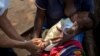 Un enfant est vacciné au Kasaï en RDC, le 23 décembre 2017. (Twitter/Unicef RDC) 