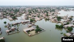 Lebih dari 1,1 juta rumah warga telah hanyut atau rusak akibat banjir dahsyat di Pakistan (foto: dok). 
