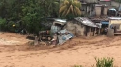 Raging floodwaters of the Riviere Froide in Haiti's southwest theatens homes, Aug. 23, 2020. (Photo: Matiado Vilme / VOA)